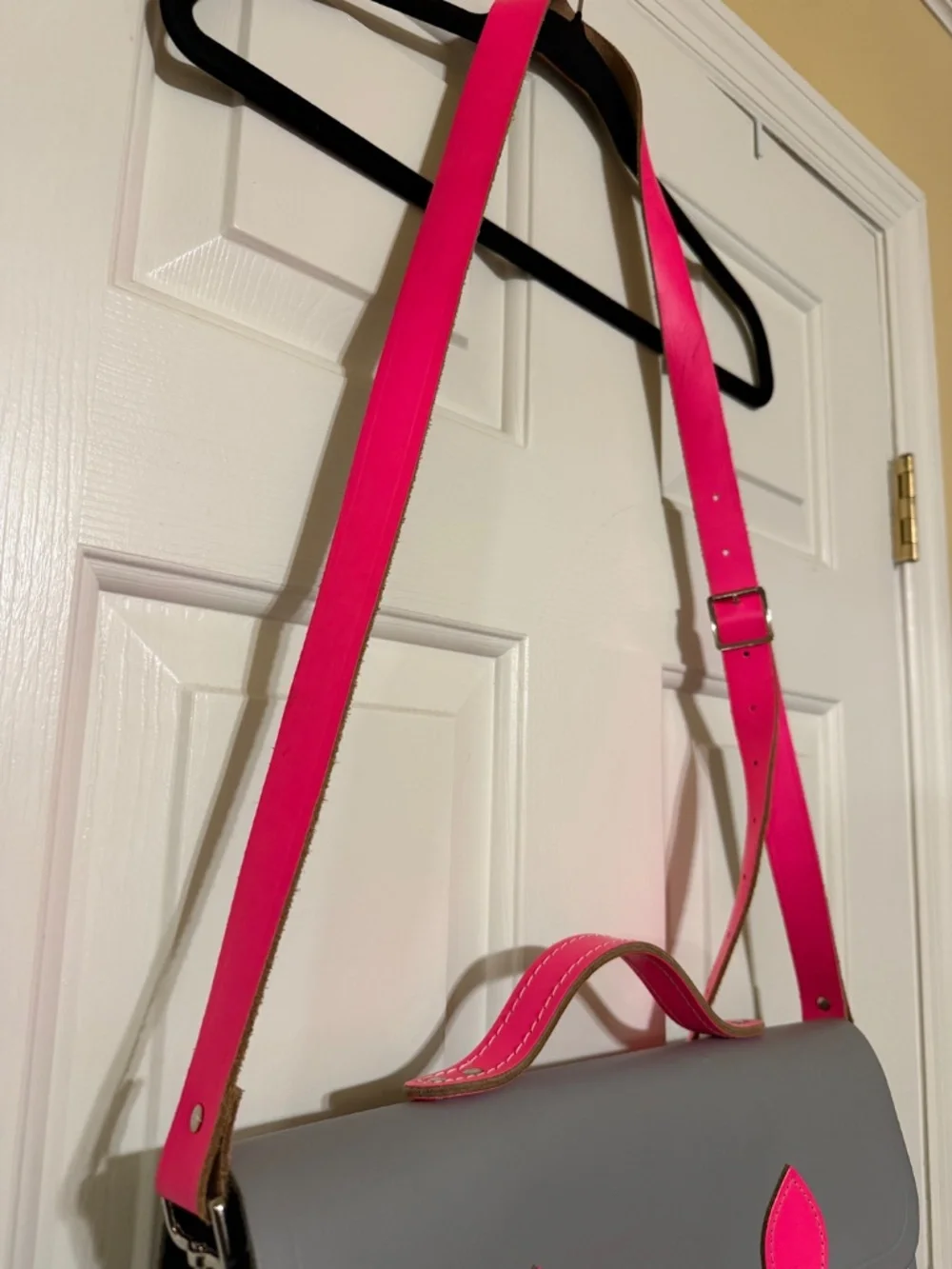 The Cambridge Satchel Company Gray/Pink Leather Large Messenger Crossbody Bag